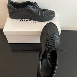 Givenchy Men's Black Leather Sneakers